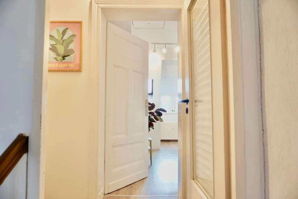Neu I Moderne Zentrale Wohnung I Netflix I 4 Gaeste Andernach Buitenkant foto