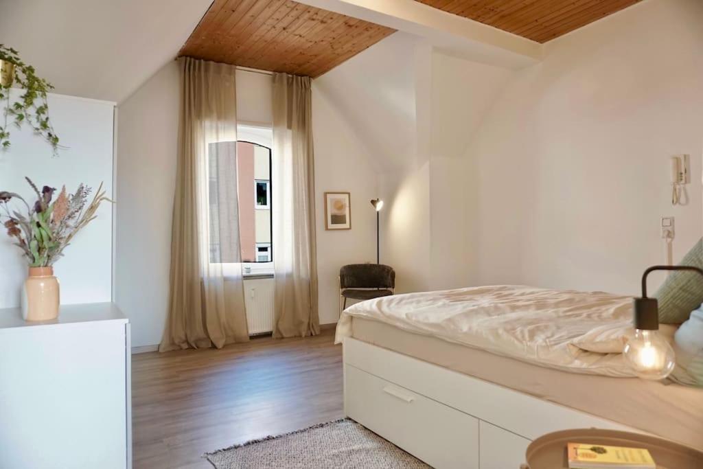 Neu I Moderne Zentrale Wohnung I Netflix I 4 Gaeste Andernach Buitenkant foto